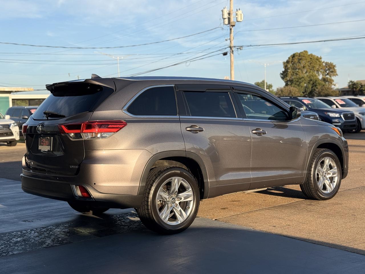Toyota Highlander Limited Platinum FWD V6 2017