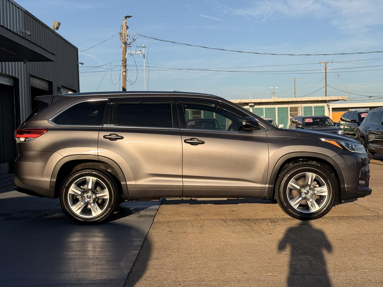 Toyota Highlander Limited Platinum FWD V6 2017