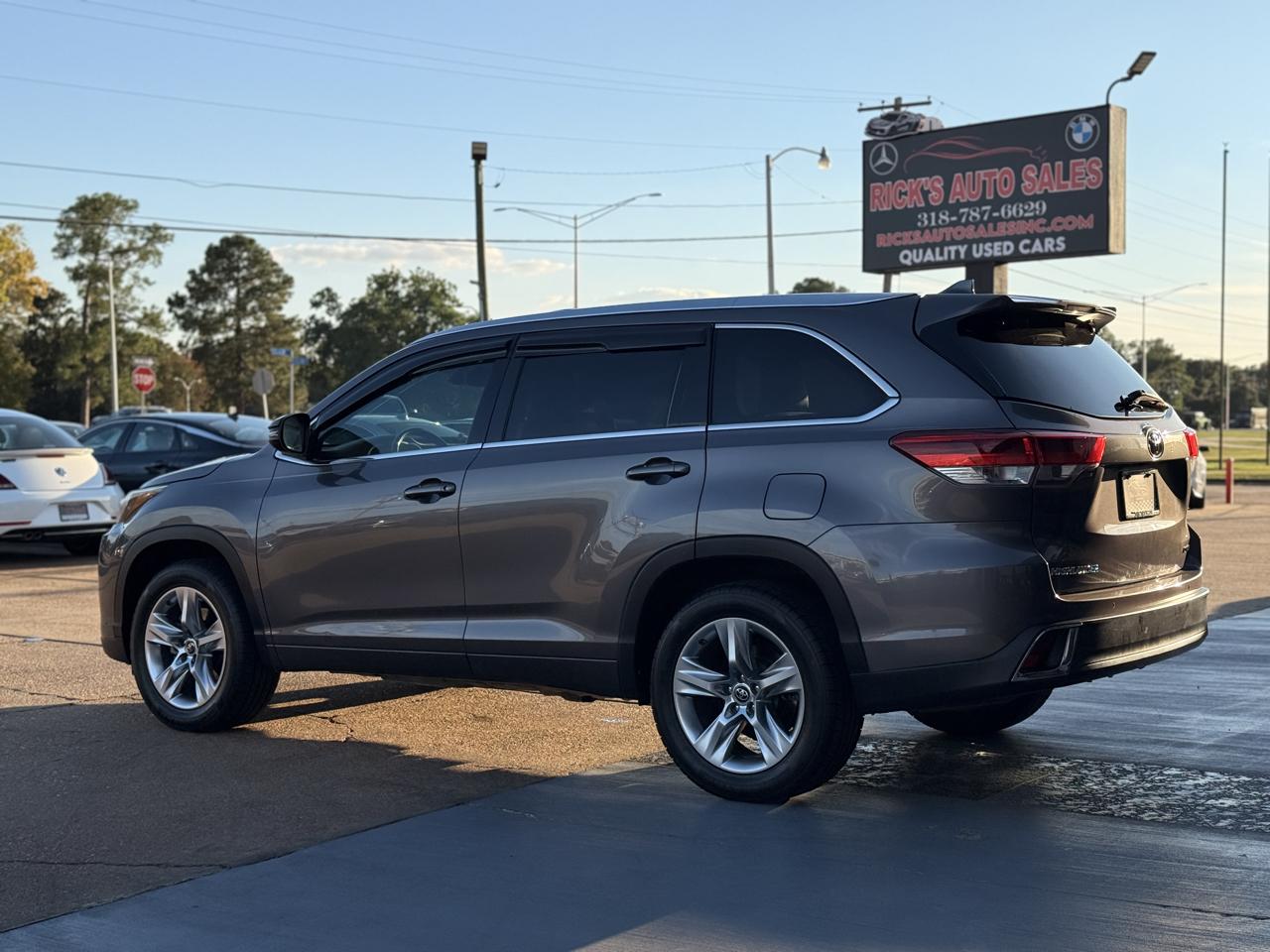 Toyota Highlander Limited Platinum FWD V6 2017