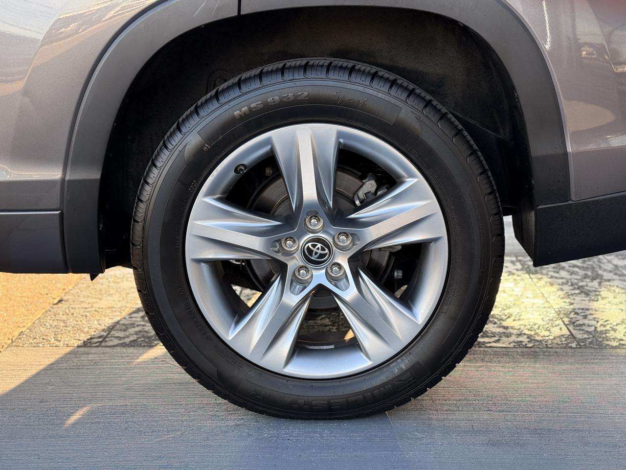 Toyota Highlander Limited Platinum FWD V6 2017