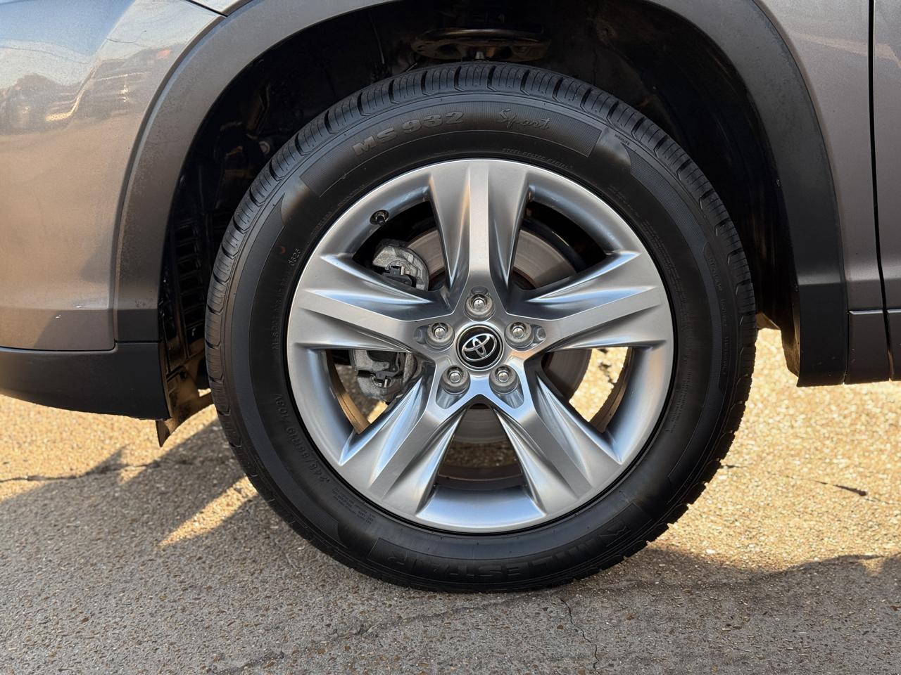 Toyota Highlander Limited Platinum FWD V6 2017
