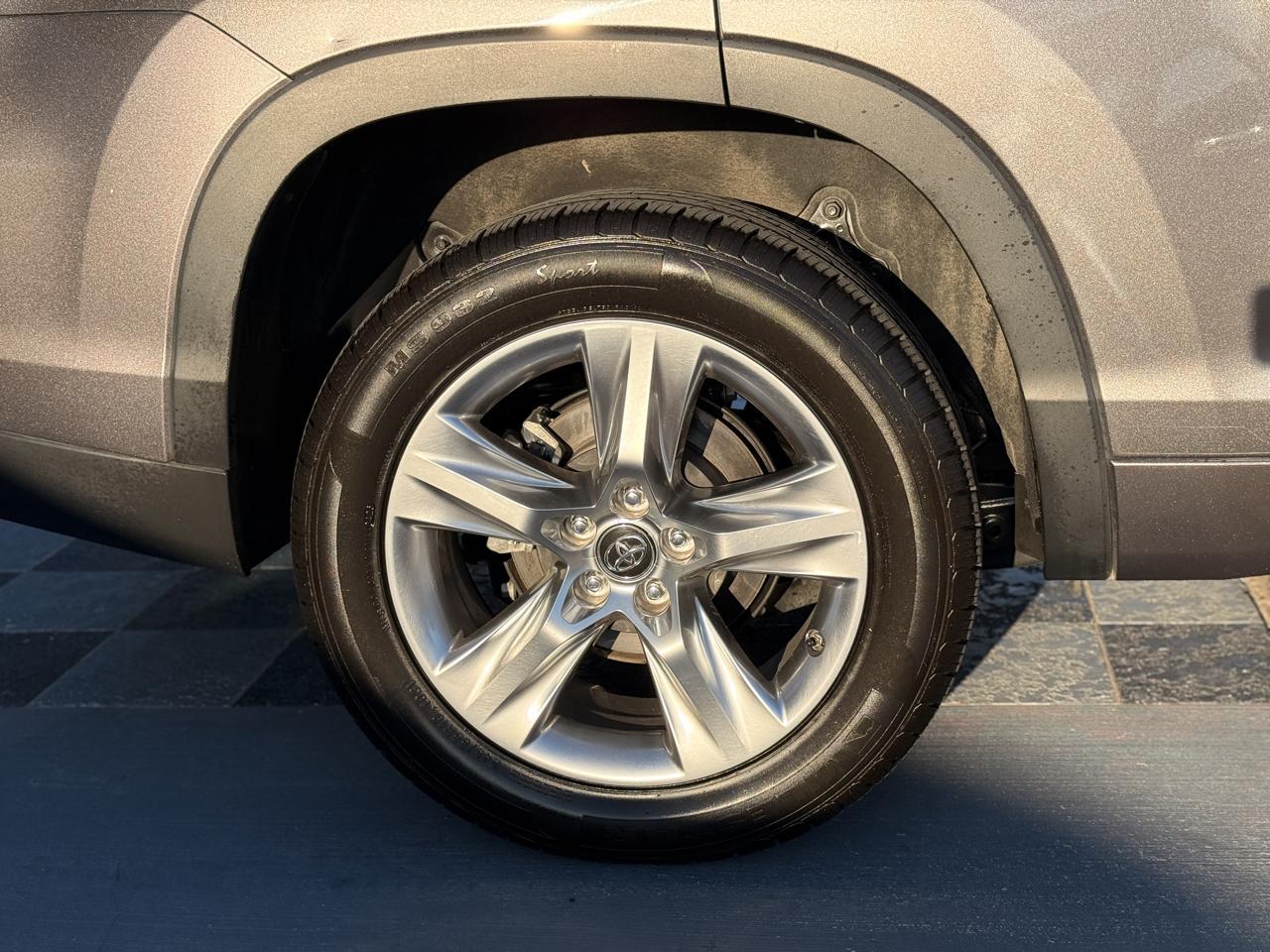 Toyota Highlander Limited Platinum FWD V6 2017