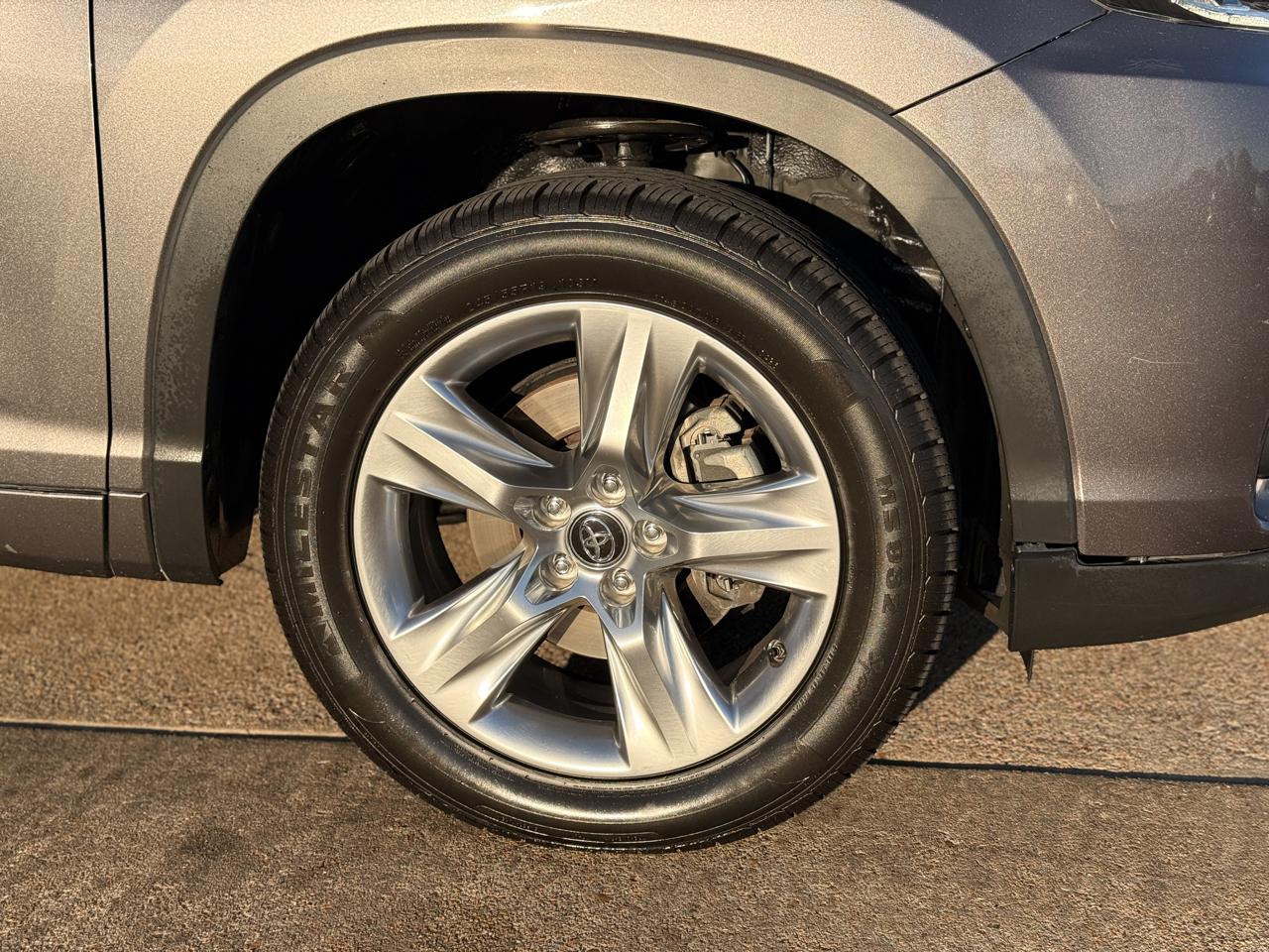 Toyota Highlander Limited Platinum FWD V6 2017