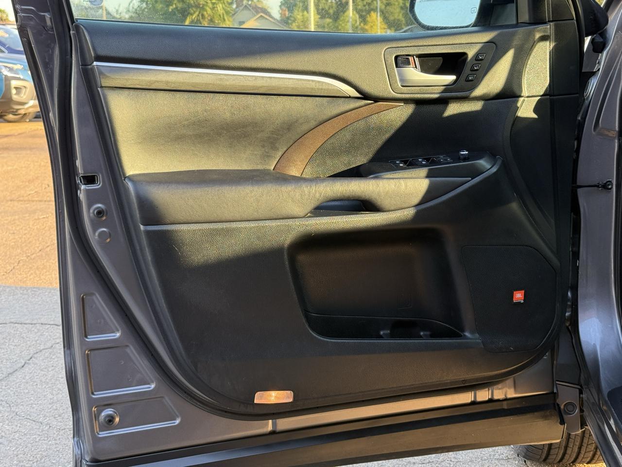 Toyota Highlander Limited Platinum FWD V6 2017