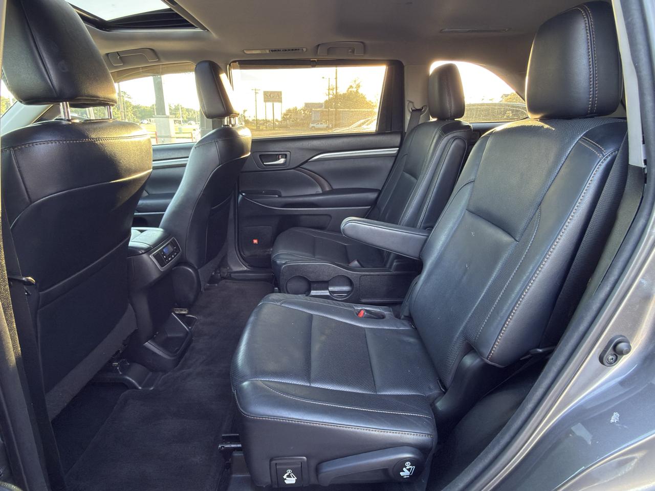 Toyota Highlander Limited Platinum FWD V6 2017