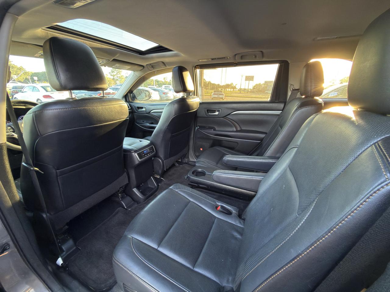 Toyota Highlander Limited Platinum FWD V6 2017