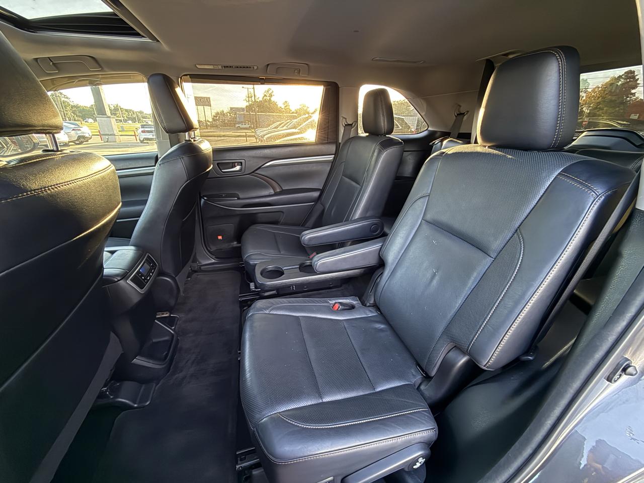 Toyota Highlander Limited Platinum FWD V6 2017