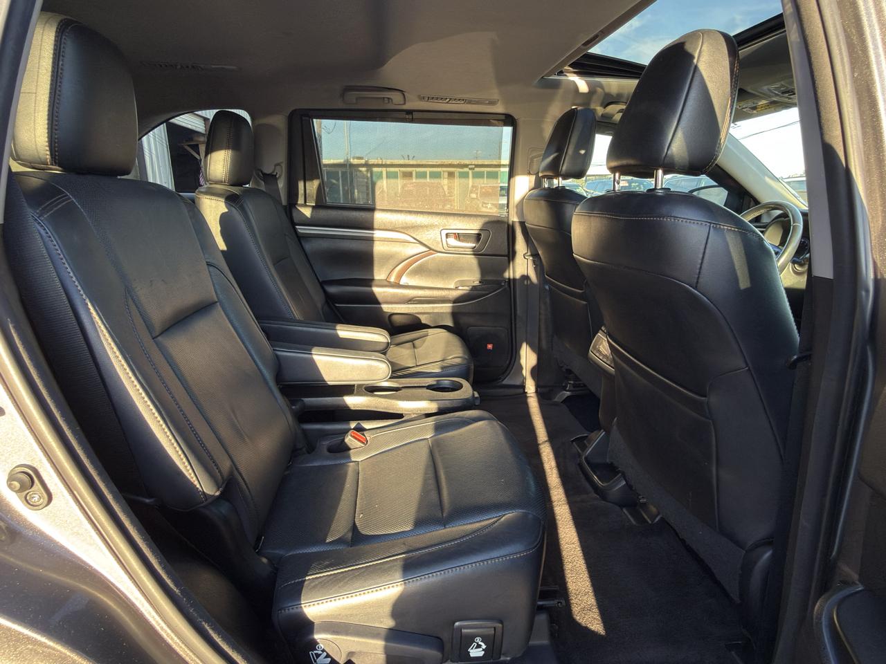 Toyota Highlander Limited Platinum FWD V6 2017