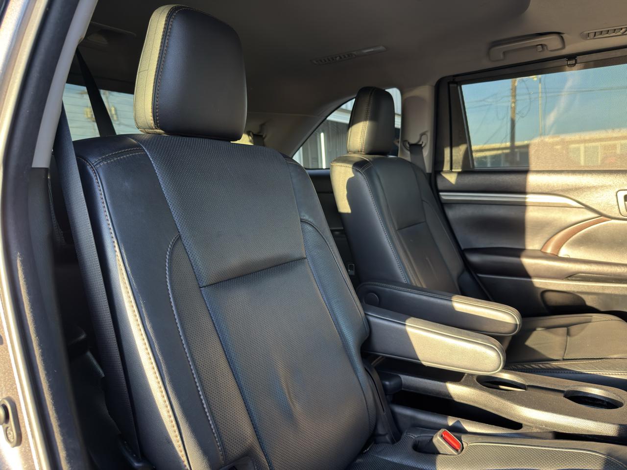 Toyota Highlander Limited Platinum FWD V6 2017
