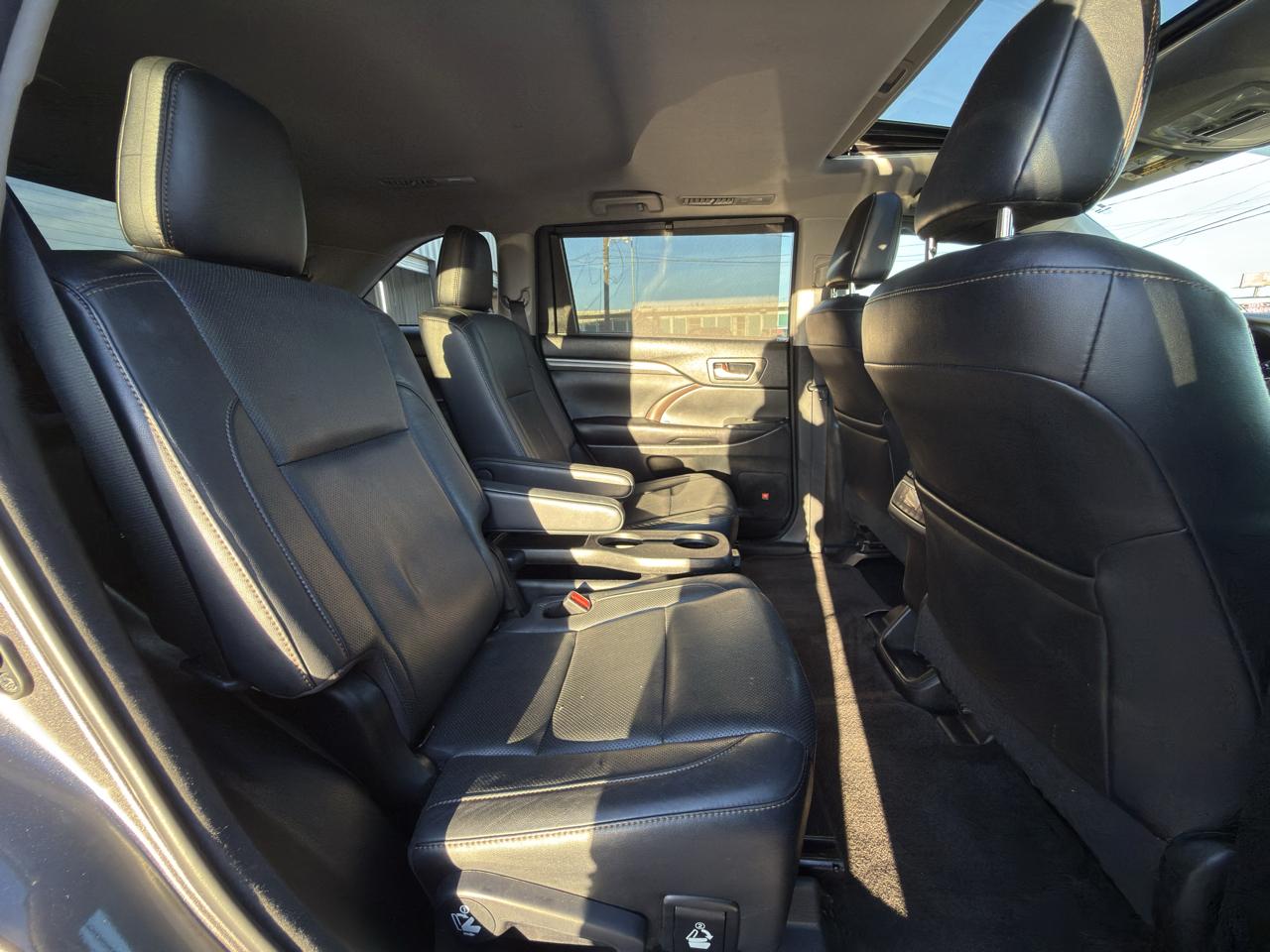 Toyota Highlander Limited Platinum FWD V6 2017