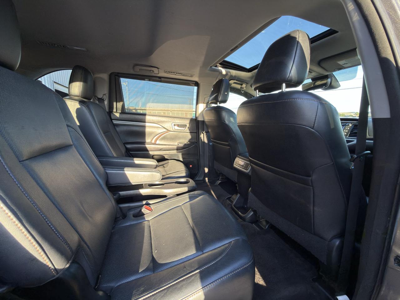 Toyota Highlander Limited Platinum FWD V6 2017