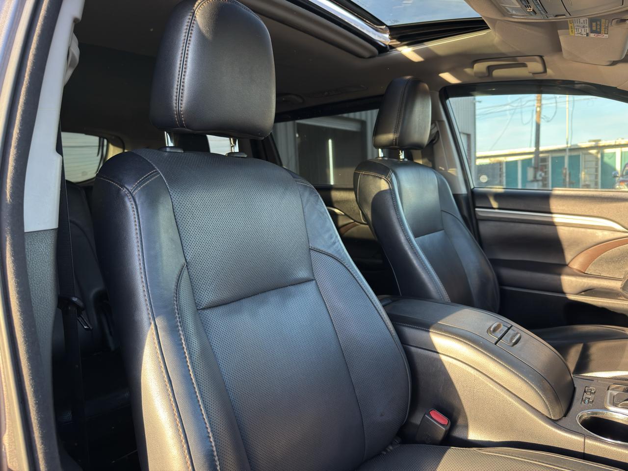 Toyota Highlander Limited Platinum FWD V6 2017