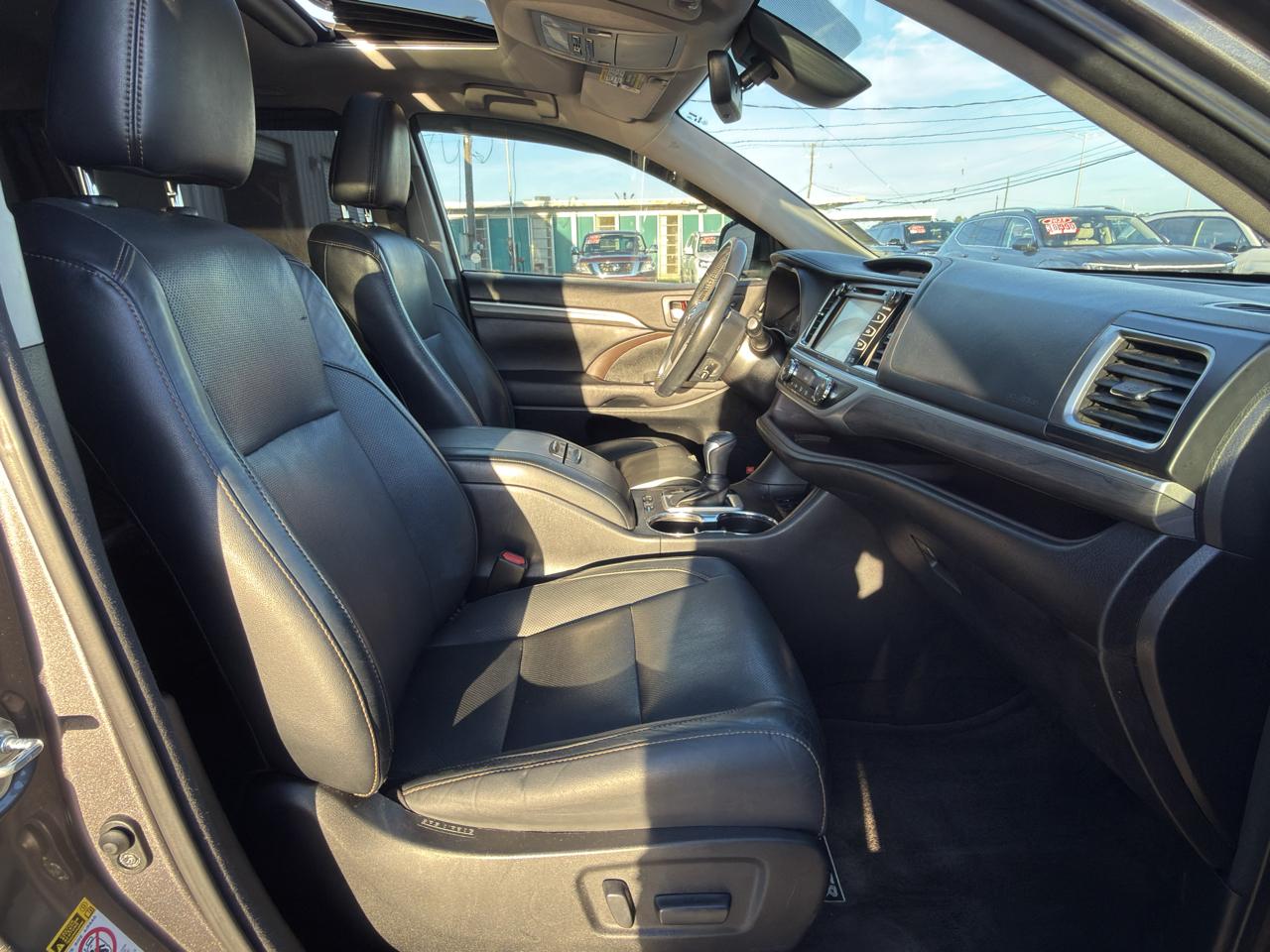 Toyota Highlander Limited Platinum FWD V6 2017
