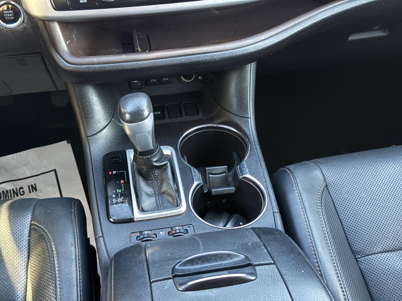 Toyota Highlander Limited Platinum FWD V6 2017