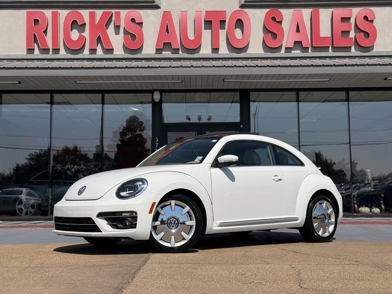 Volkswagen Beetle 2.0T SE 2018