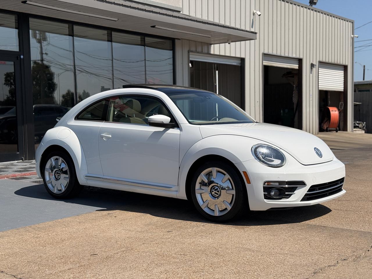 Volkswagen Beetle 2.0T SE 2018