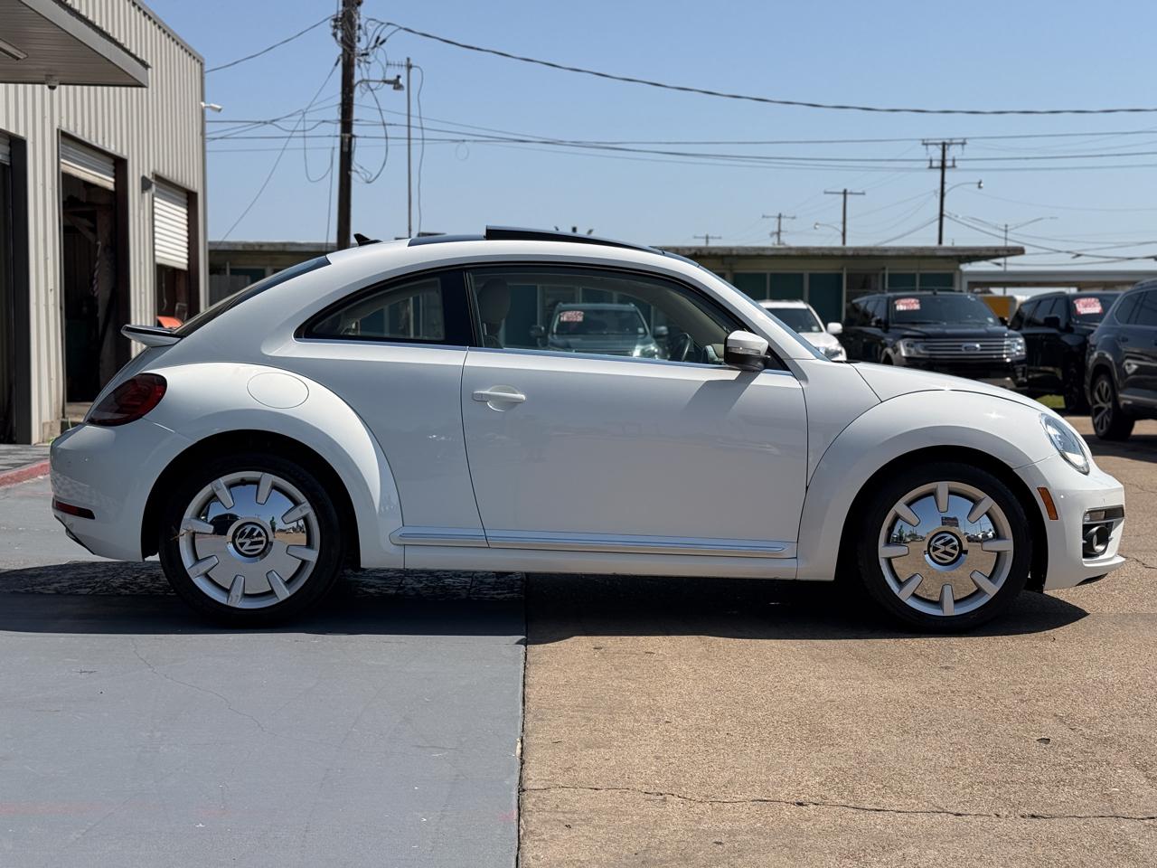 Volkswagen Beetle 2.0T SE 2018