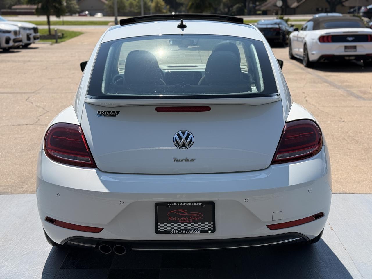 Volkswagen Beetle 2.0T SE 2018