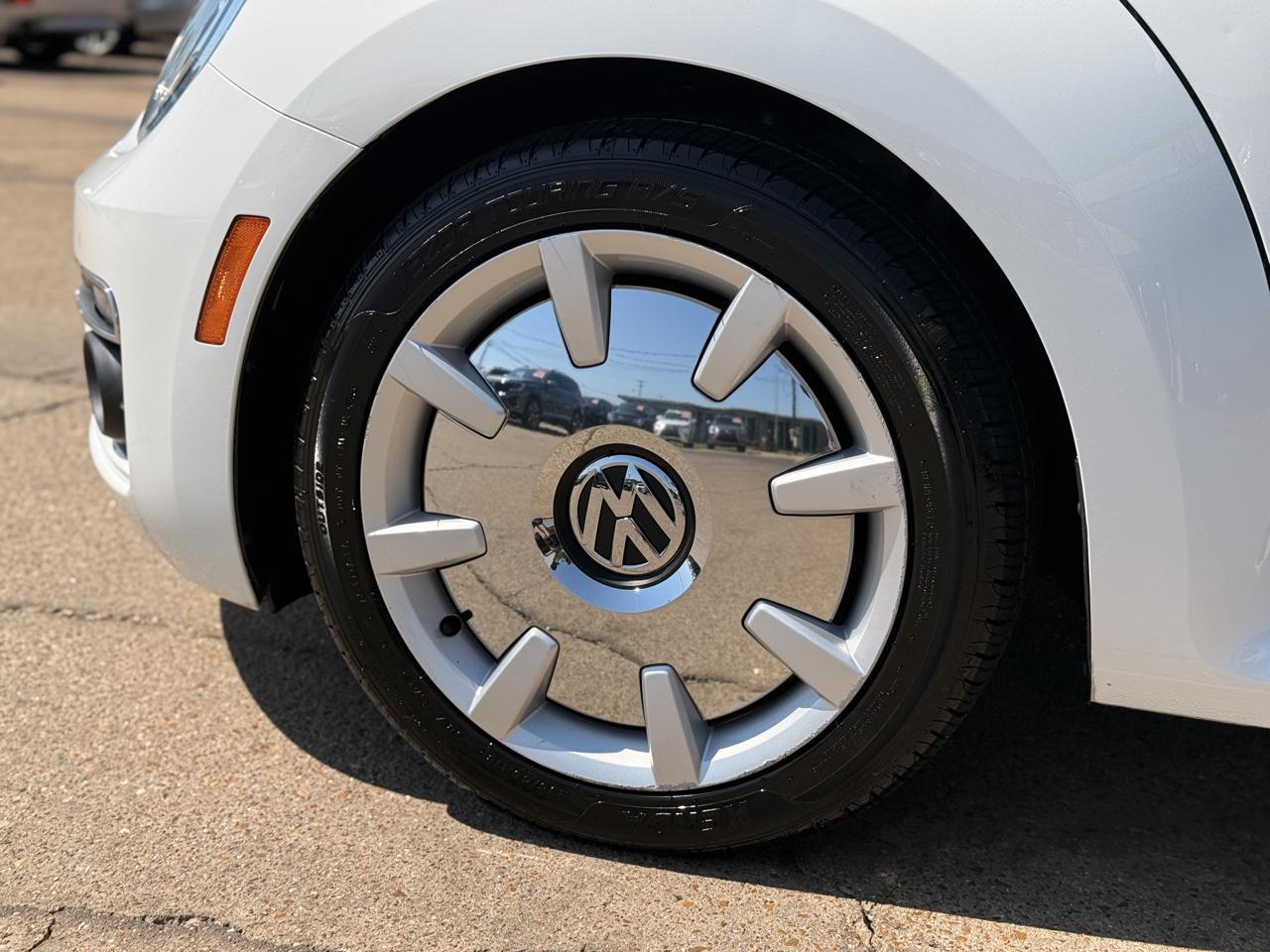 Volkswagen Beetle 2.0T SE 2018