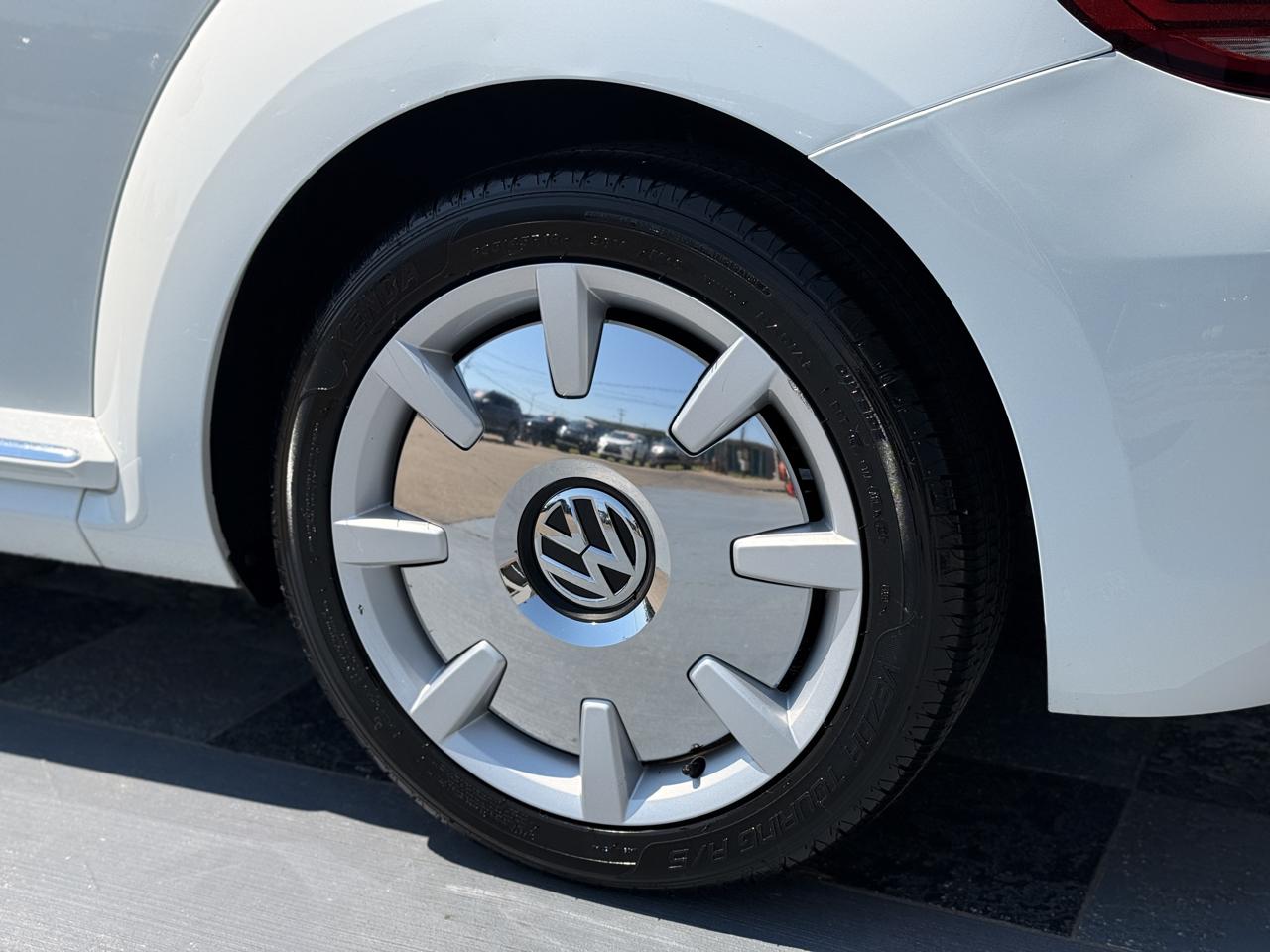 Volkswagen Beetle 2.0T SE 2018