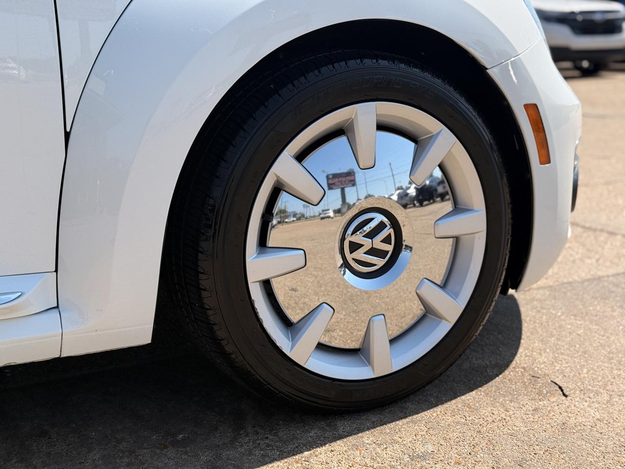 Volkswagen Beetle 2.0T SE 2018
