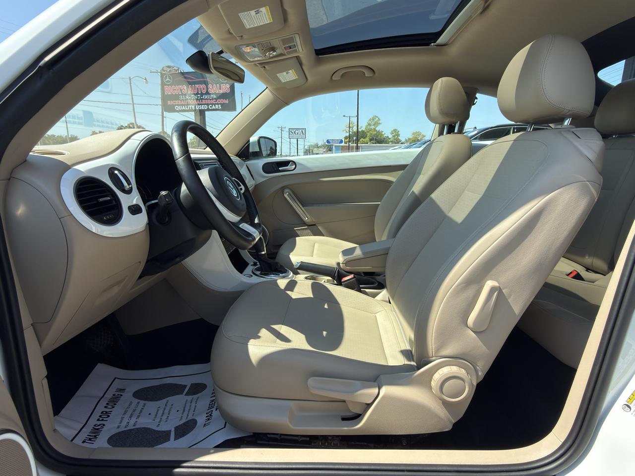 Volkswagen Beetle 2.0T SE 2018