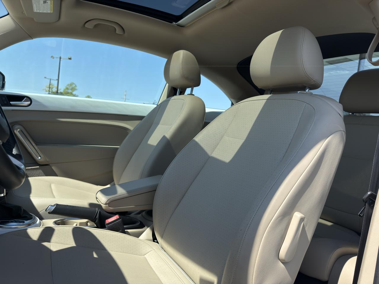 Volkswagen Beetle 2.0T SE 2018