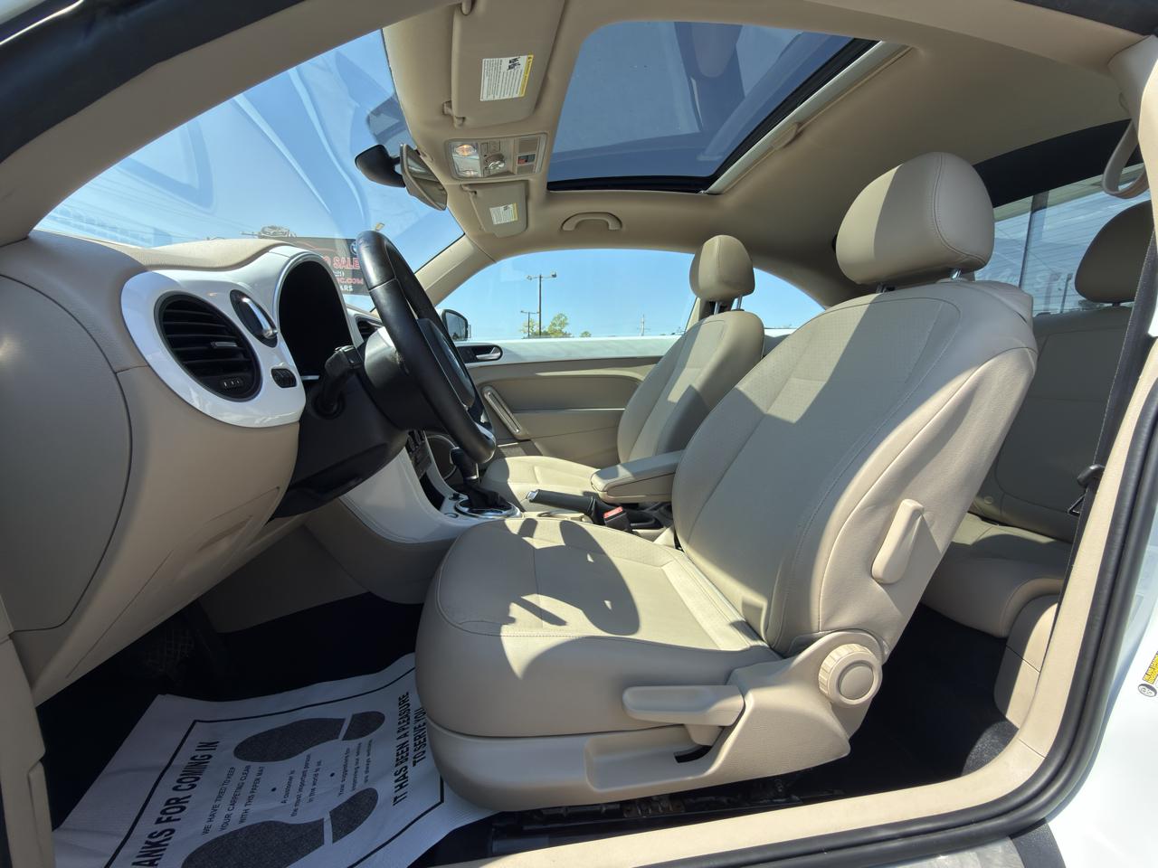 Volkswagen Beetle 2.0T SE 2018