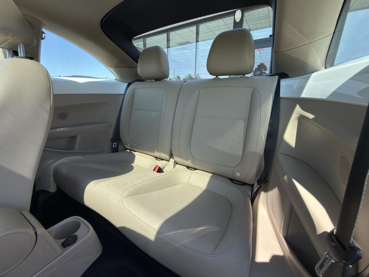 Volkswagen Beetle 2.0T SE 2018