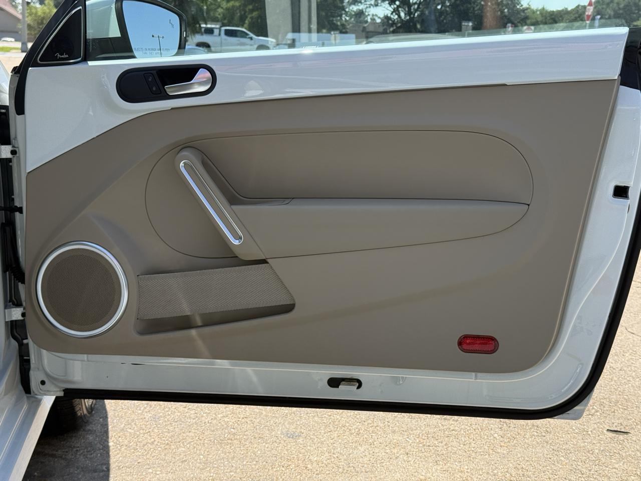 Volkswagen Beetle 2.0T SE 2018