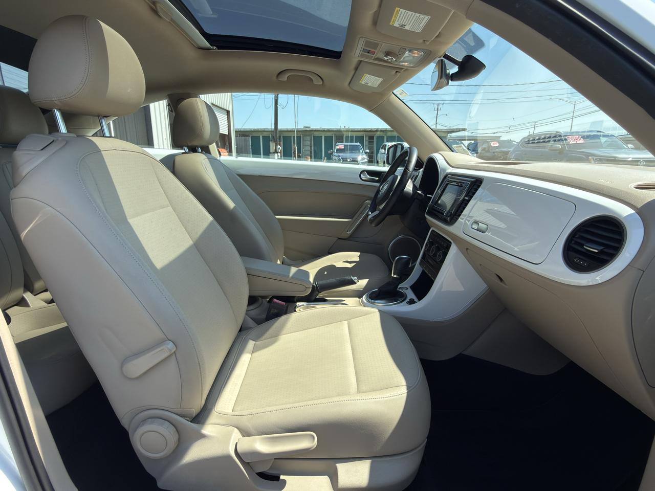 Volkswagen Beetle 2.0T SE 2018