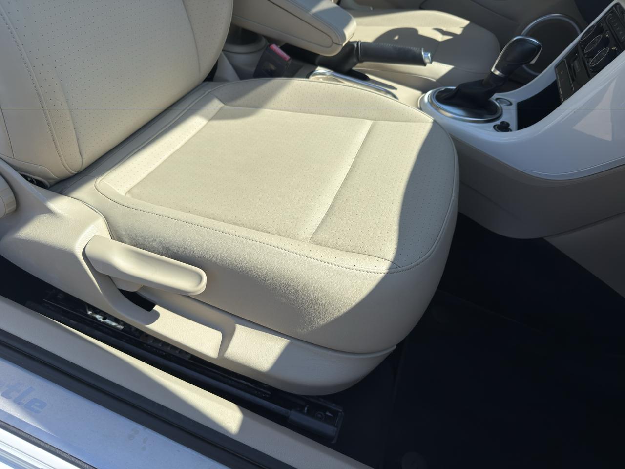 Volkswagen Beetle 2.0T SE 2018
