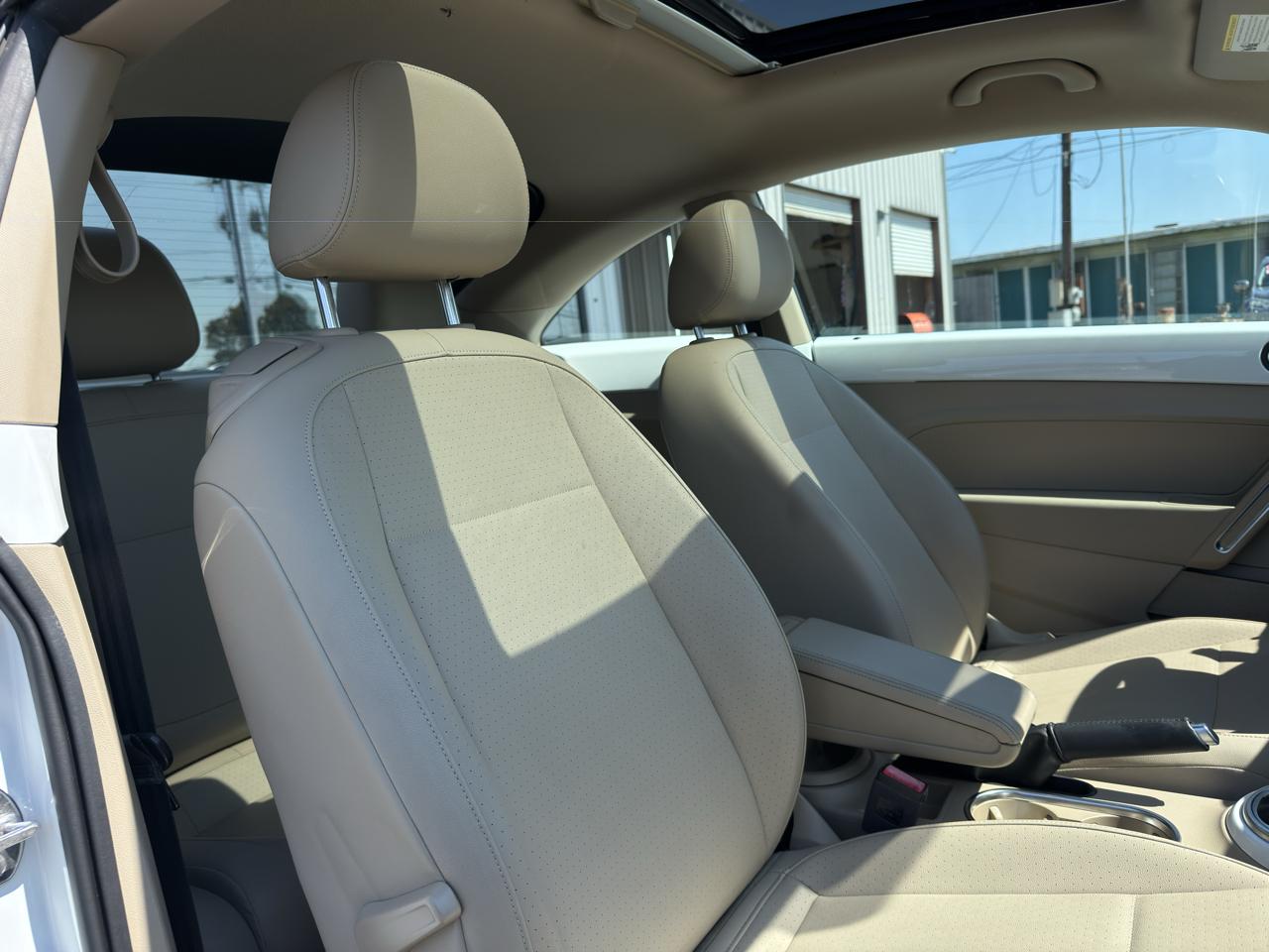 Volkswagen Beetle 2.0T SE 2018