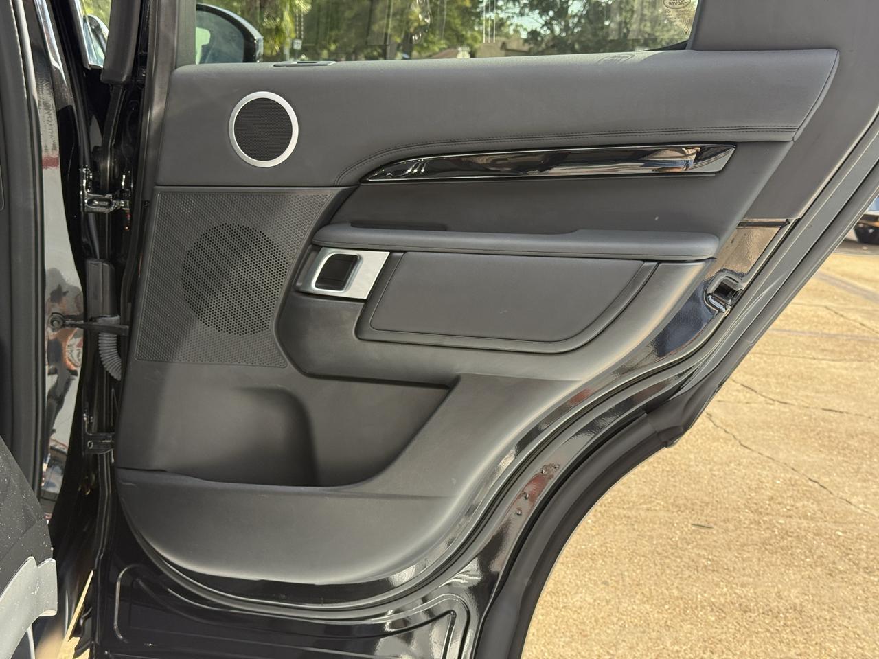 Land Rover Discovery S 2024