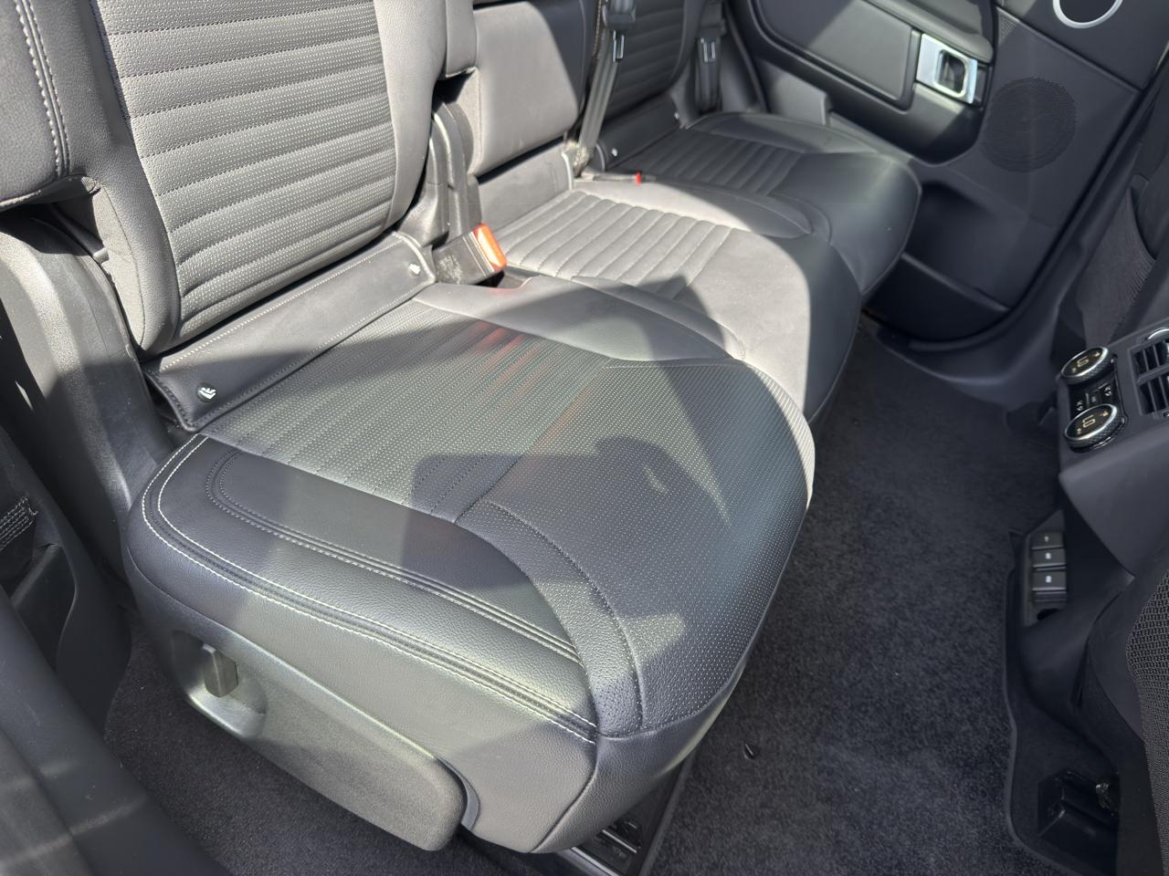 Land Rover Discovery S 2024