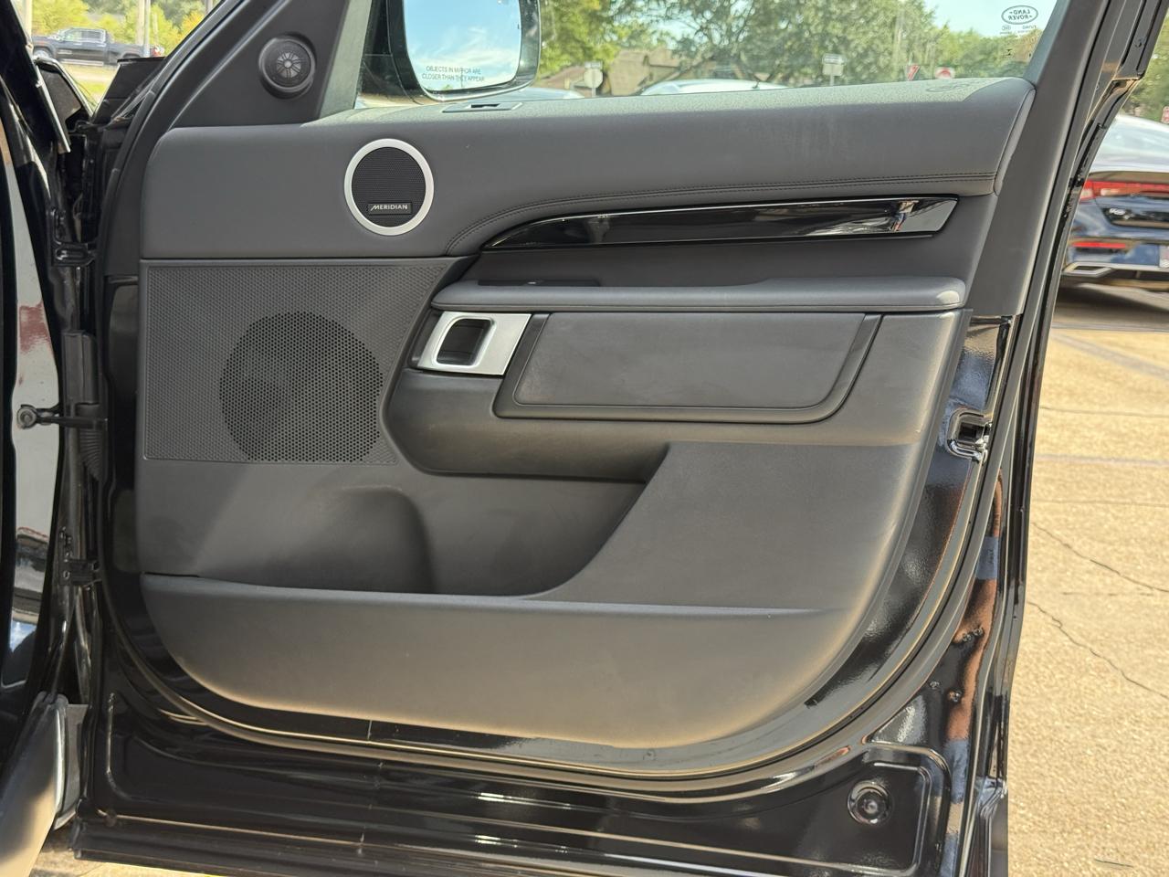 Land Rover Discovery S 2024