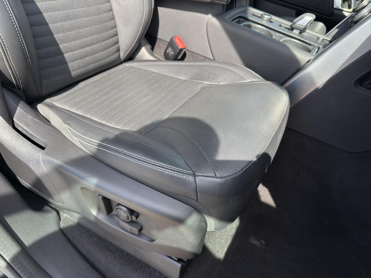 Land Rover Discovery S 2024