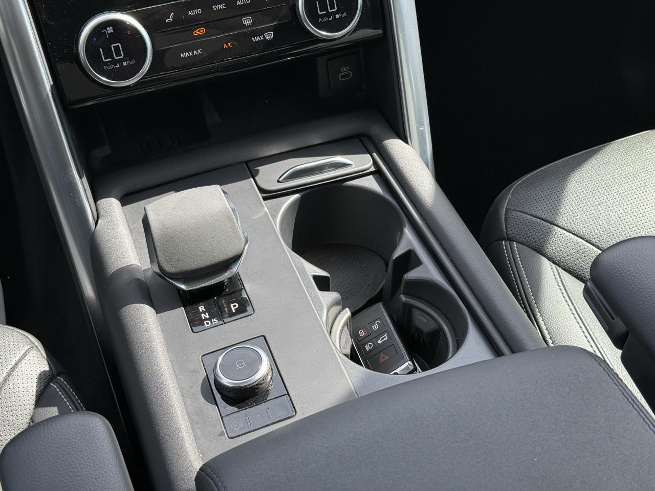 Land Rover Discovery S 2024