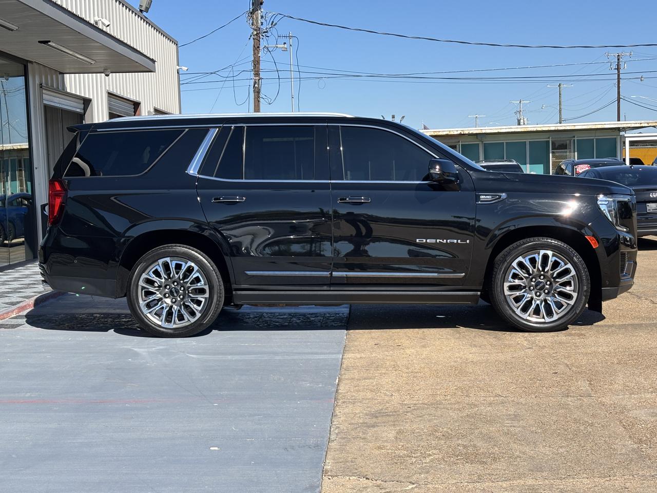 GMC Yukon Denali Ultimate 4WD 2023