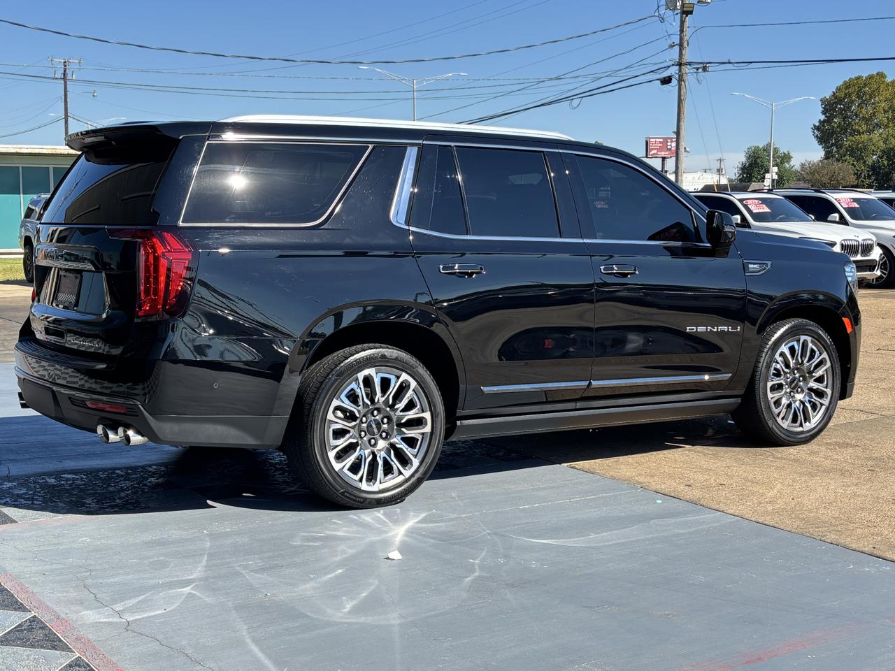 GMC Yukon Denali Ultimate 4WD 2023