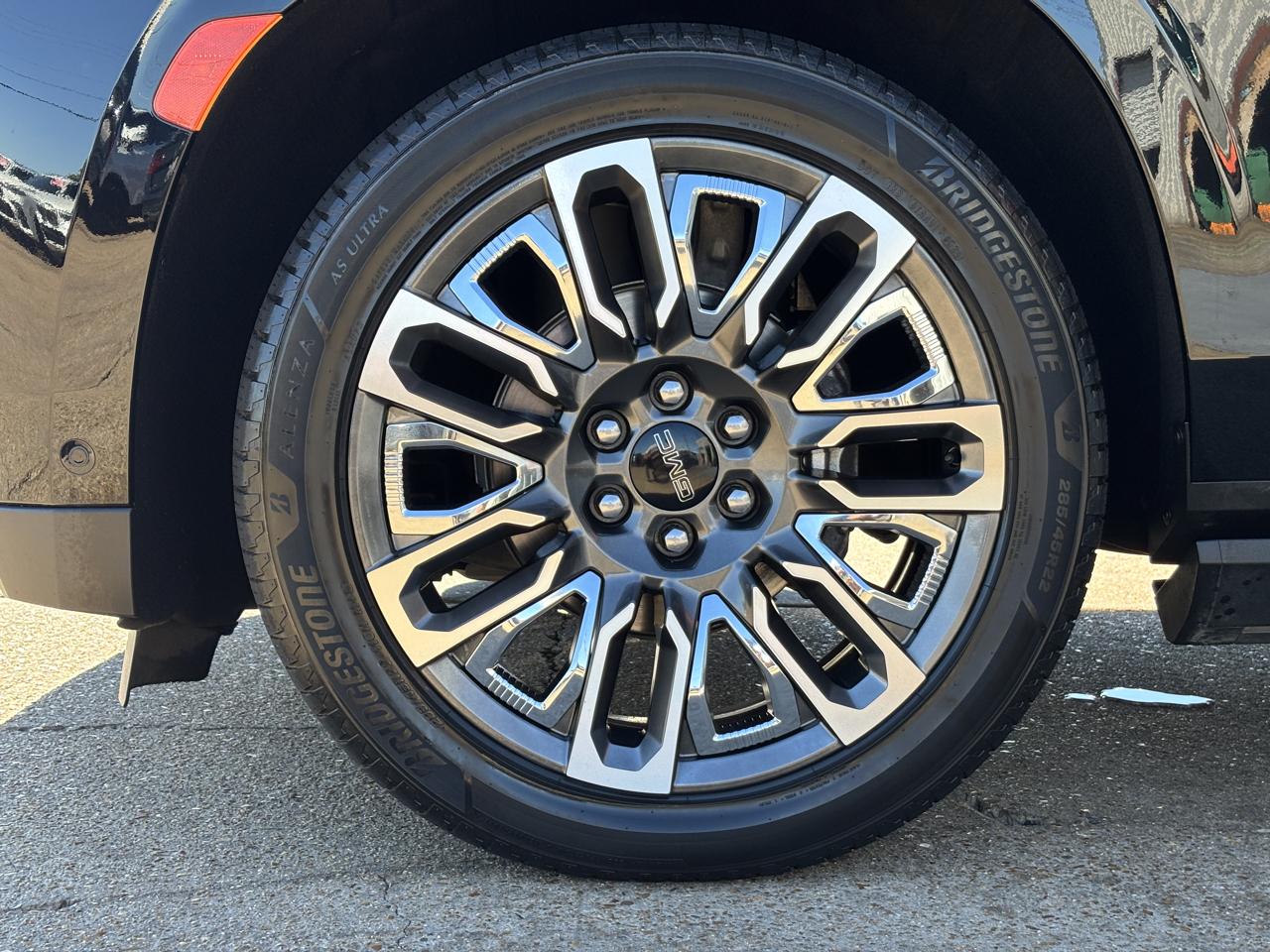 GMC Yukon Denali Ultimate 4WD 2023