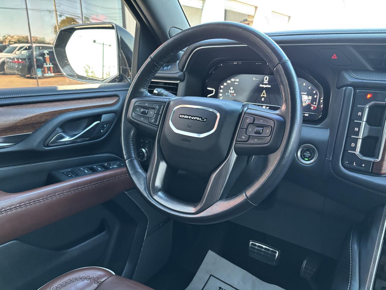 GMC Yukon Denali Ultimate 4WD 2023