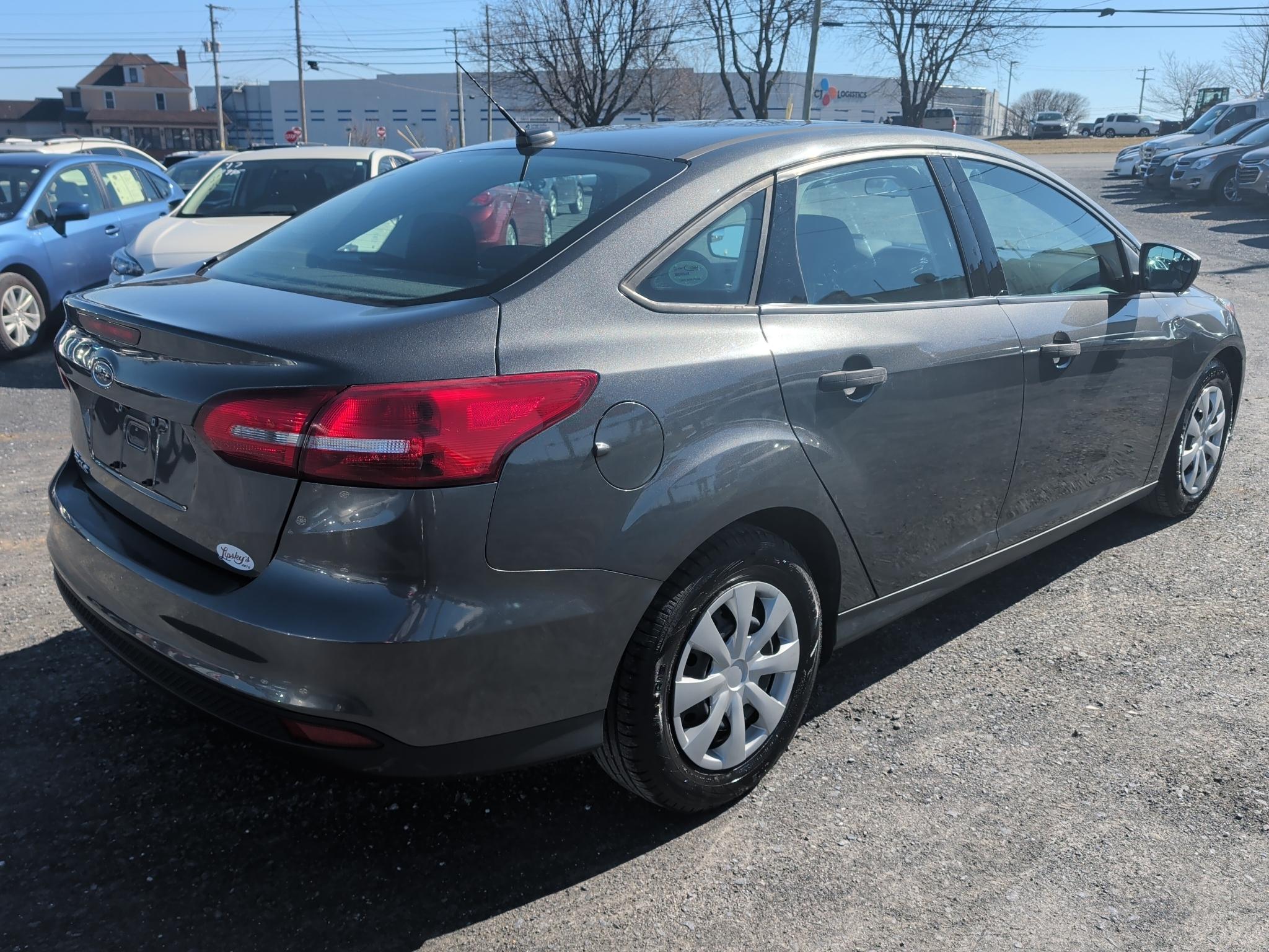 Ford Focus S Sedan 2017