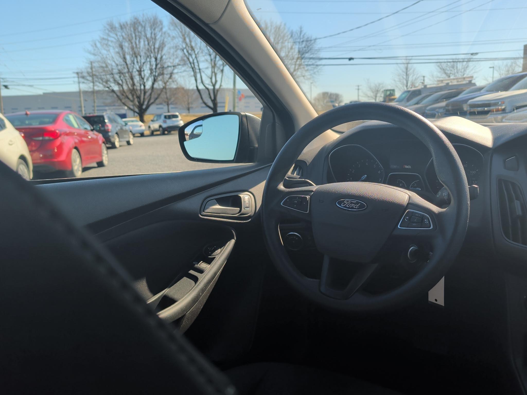 Ford Focus S Sedan 2017