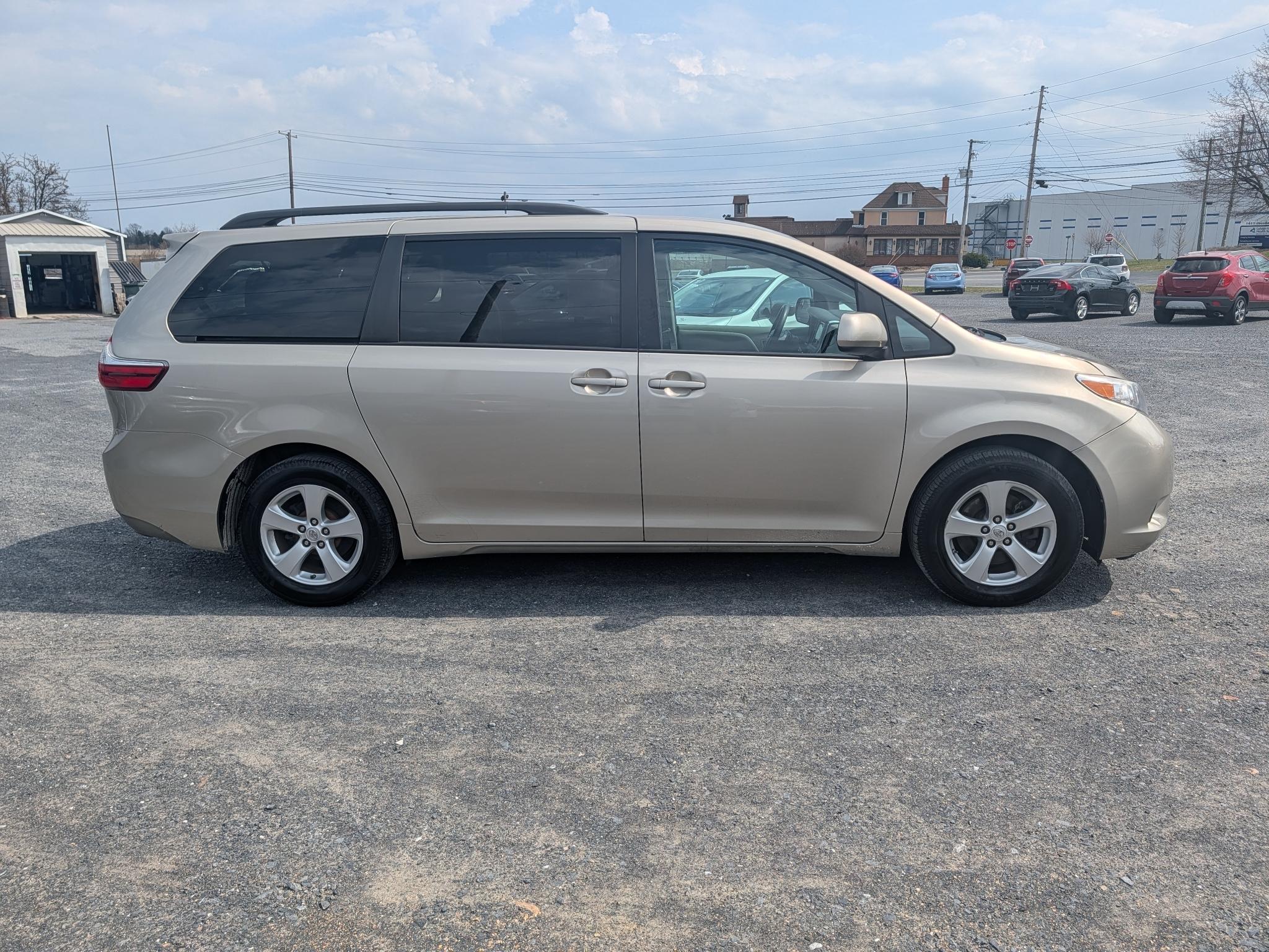 Toyota Sienna LE FWD 8-Passenger V6 2015