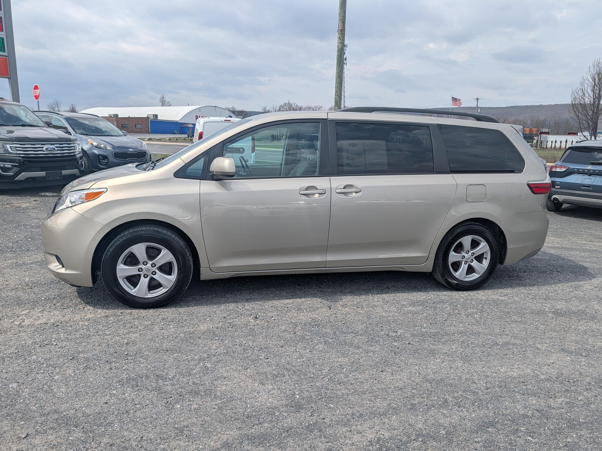 Toyota Sienna LE FWD 8-Passenger V6 2015
