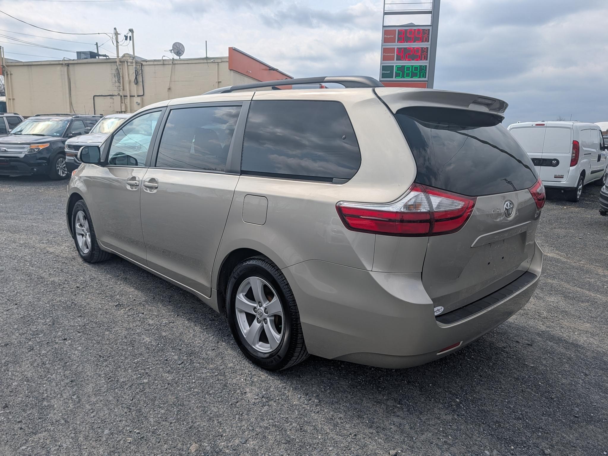 Toyota Sienna LE FWD 8-Passenger V6 2015