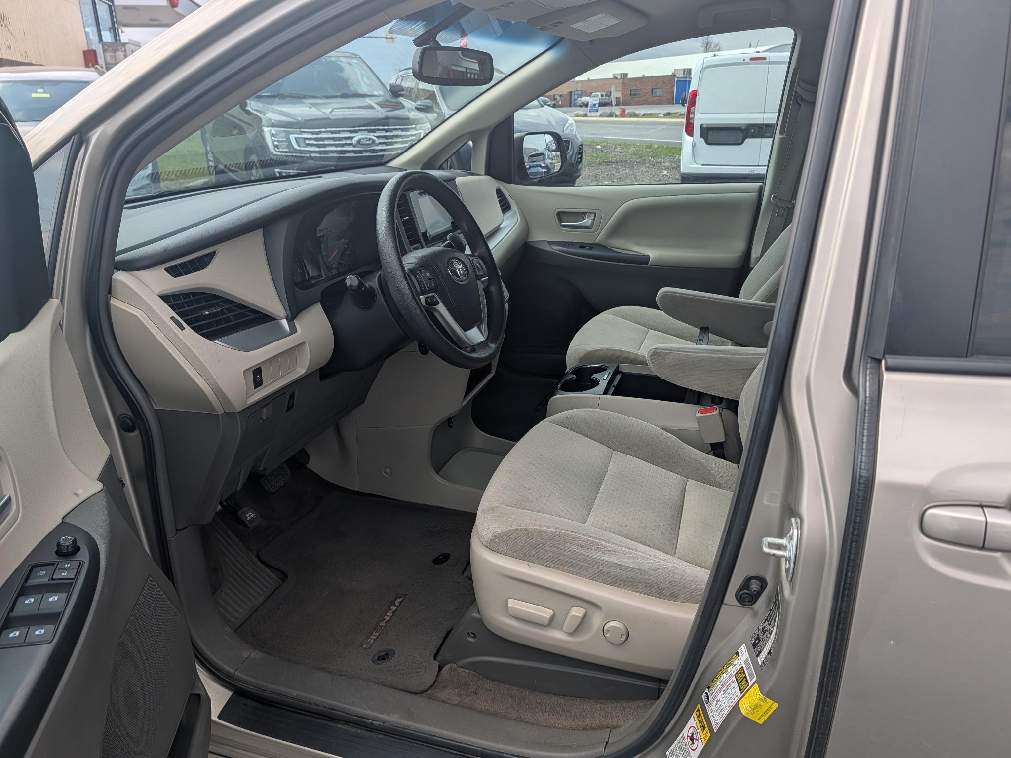 Toyota Sienna LE FWD 8-Passenger V6 2015