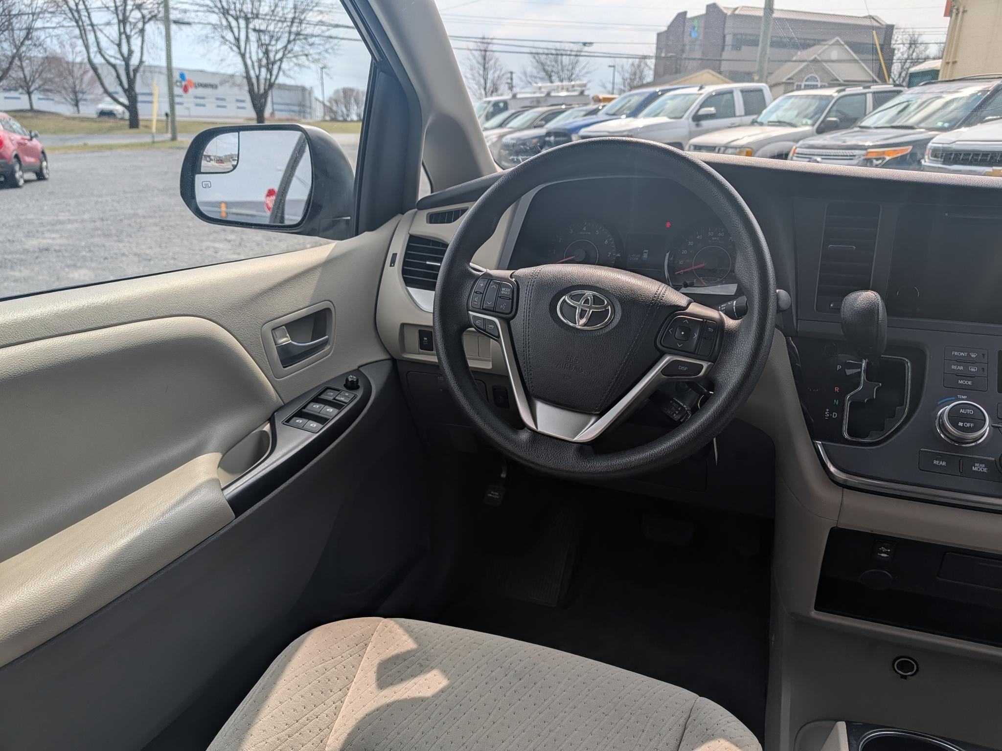 Toyota Sienna LE FWD 8-Passenger V6 2015