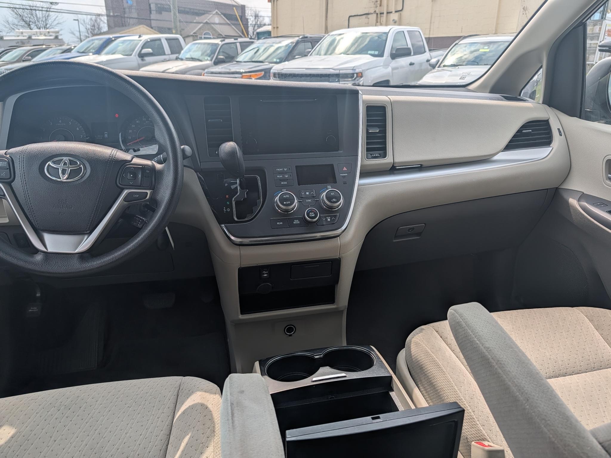 Toyota Sienna LE FWD 8-Passenger V6 2015